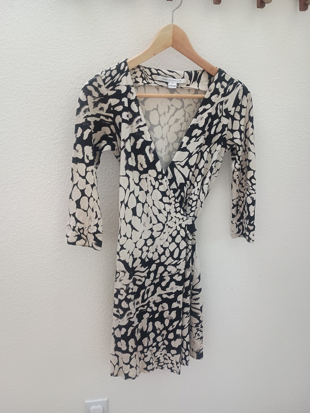 Diane von Furstenberg DVF New Julian Wrap Mini Dress - Black & Cream - Size 0